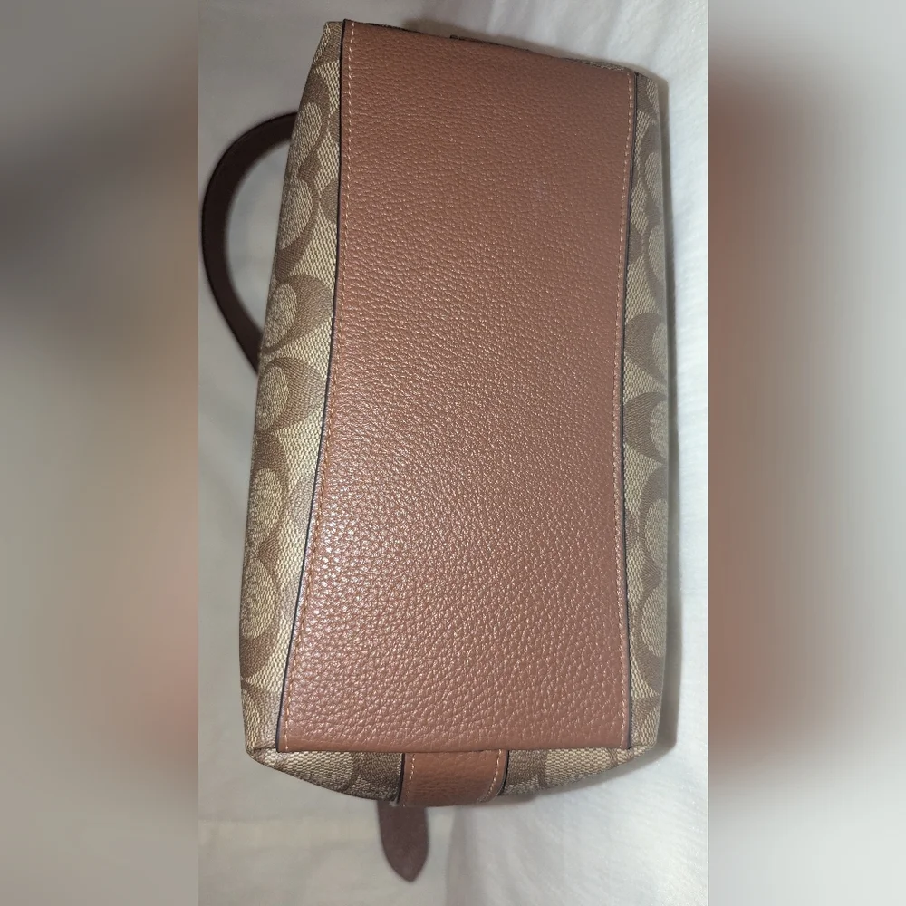Coach Val Signature Duffle Bag With COA Khaki Brown Gold EUC